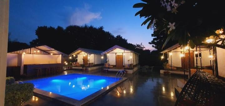 Luxury Farmhouse In Chhatarpur With Pool Neu-Delhi Exterior foto