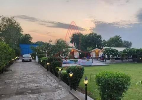 Luxury Farmhouse In Chhatarpur With Pool Neu-Delhi Exterior foto